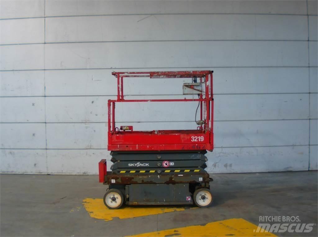 SkyJack SJ3219 가위형 리프트