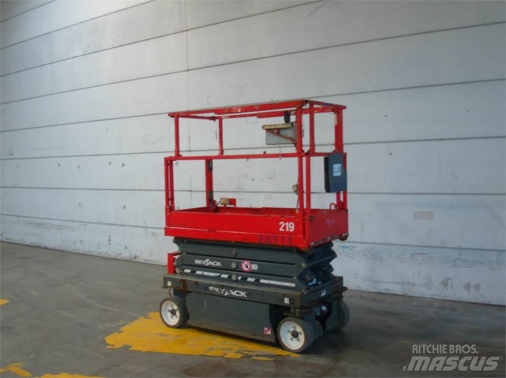 SkyJack SJ3219 가위형 리프트