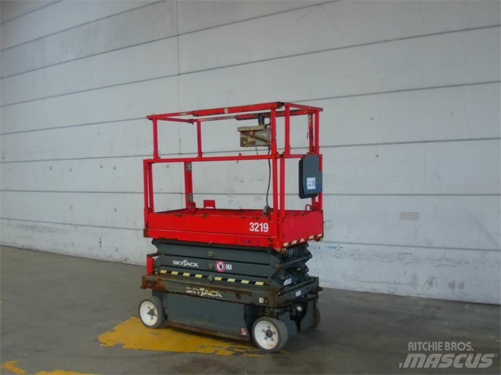 SkyJack SJ3219 가위형 리프트