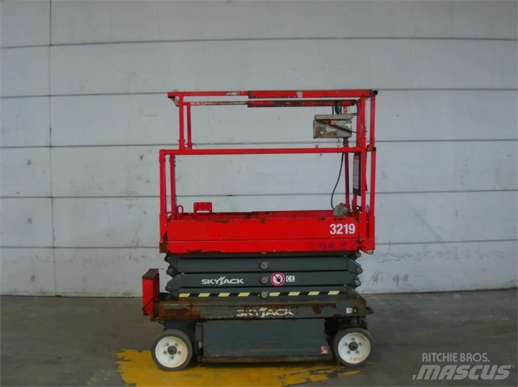SkyJack SJ3219 가위형 리프트