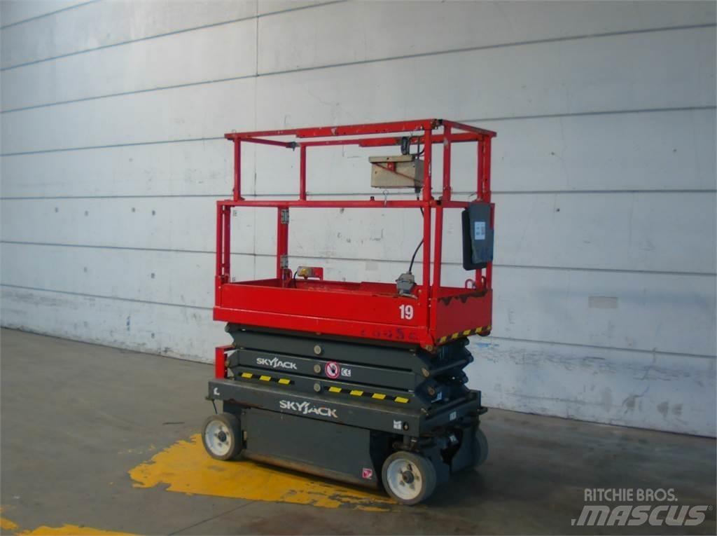 SkyJack SJ3219 가위형 리프트