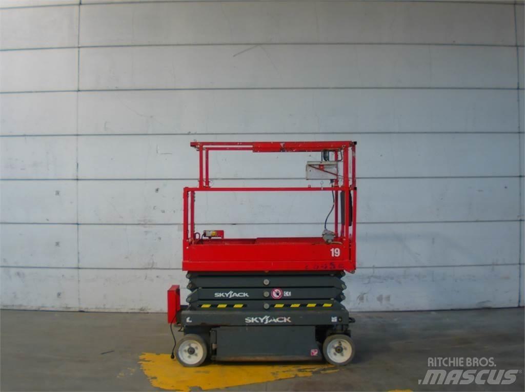 SkyJack SJ3219 가위형 리프트