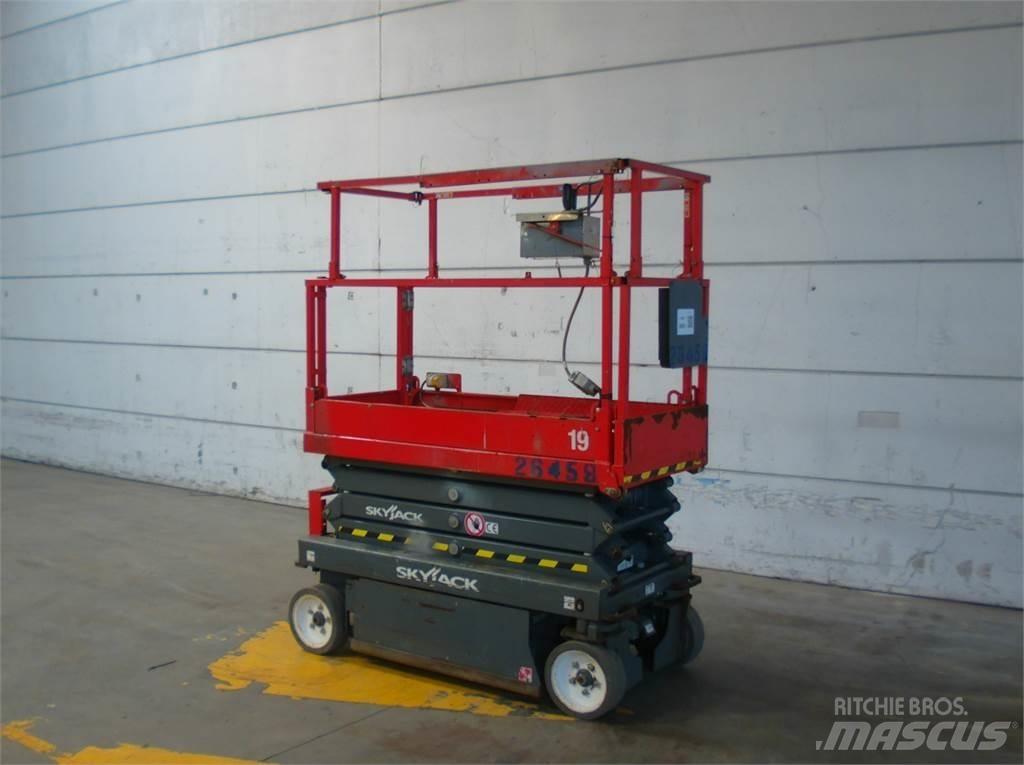 SkyJack SJ3219 가위형 리프트