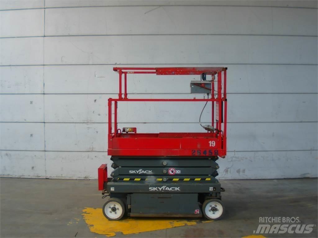 SkyJack SJ3219 가위형 리프트