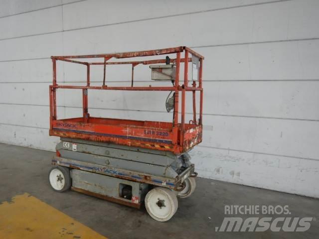 SkyJack SJ3220 가위형 리프트