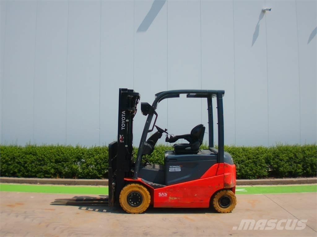 Toyota 8FBMKT25 전동 지게차