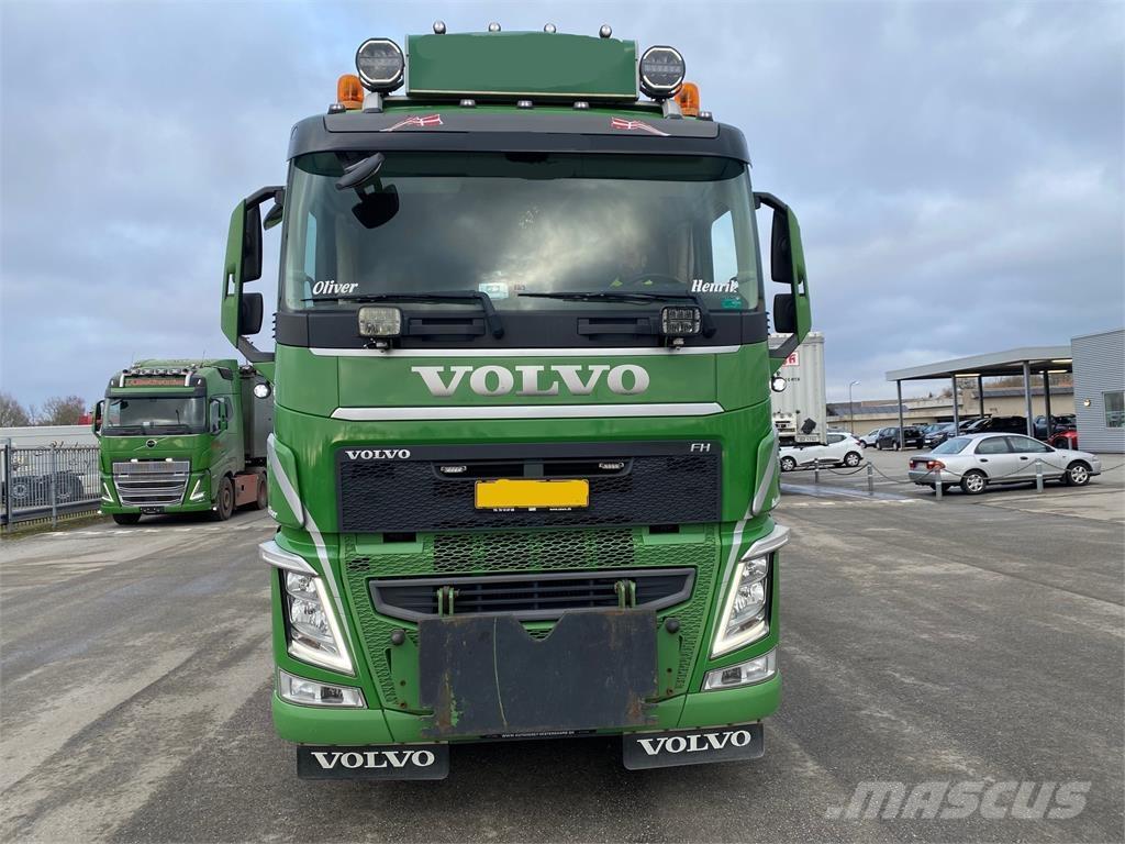 Volvo FH 8x4 크레인 트럭