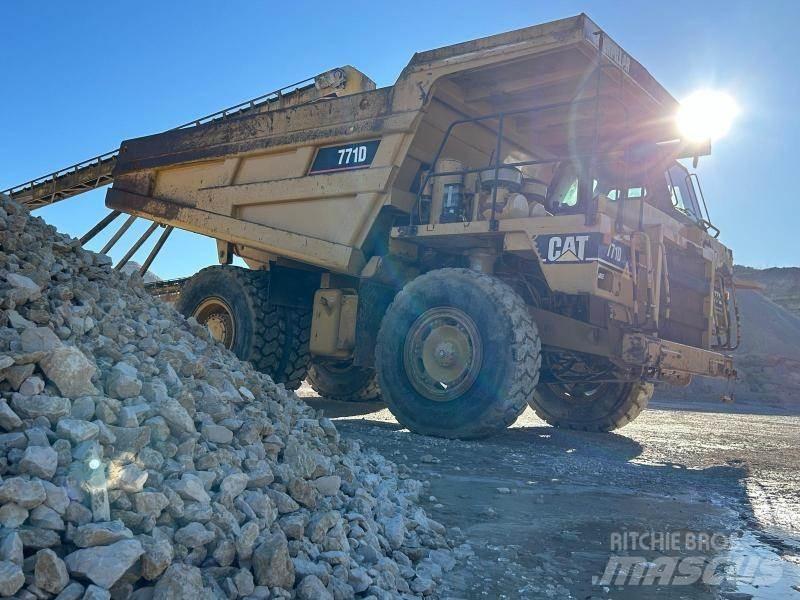 CAT 771D 초대형 덤프 트럭