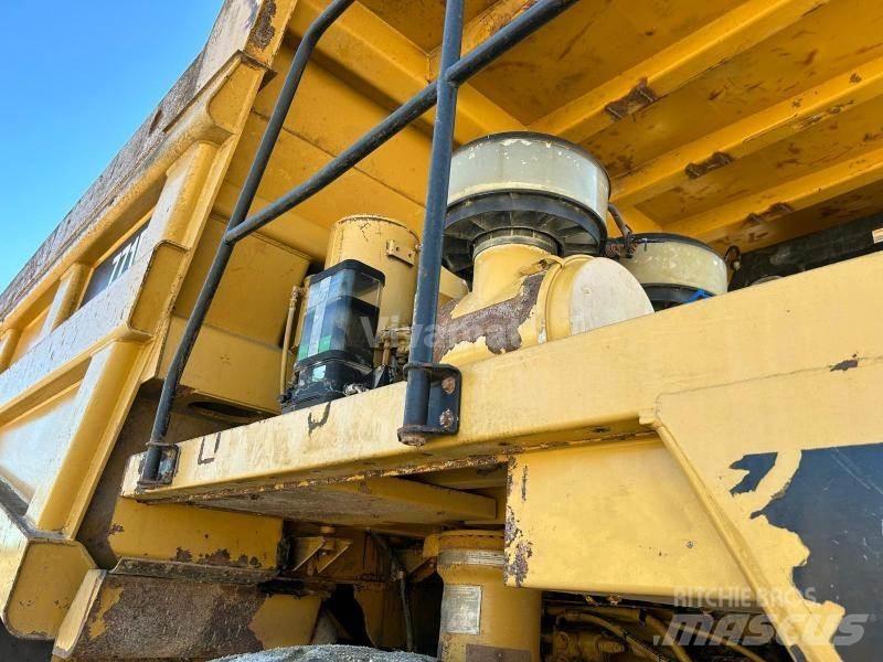 CAT 771D 초대형 덤프 트럭