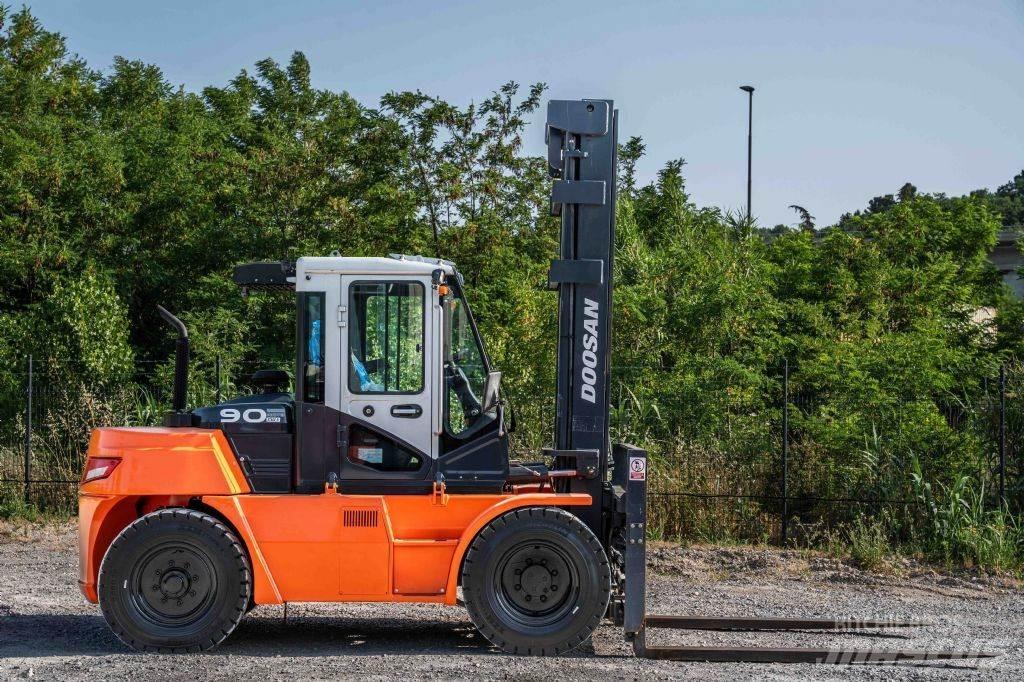 Doosan D 90-S-7 디젤 지게차
