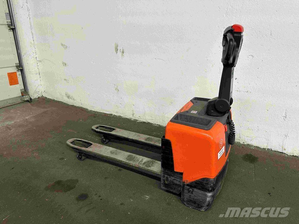 Toyota LWE 130 경량 리프터