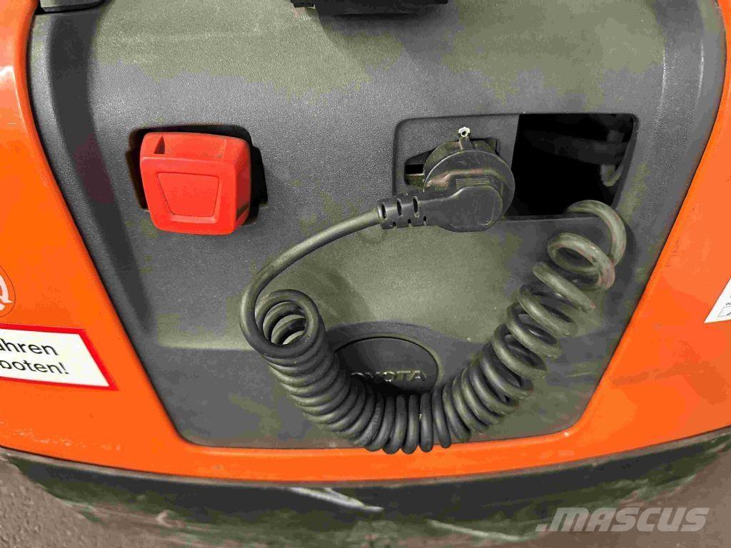 Toyota LWE 130 경량 리프터