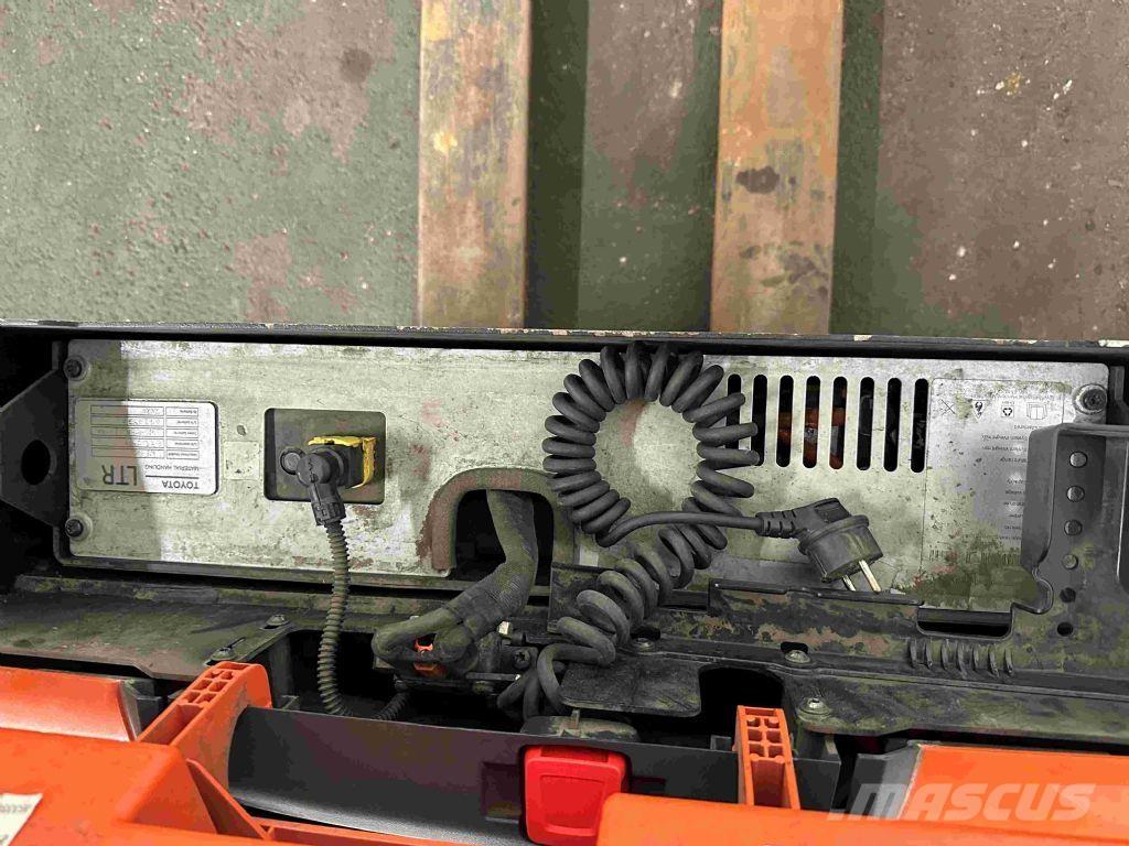 Toyota LWE 140 경량 리프터