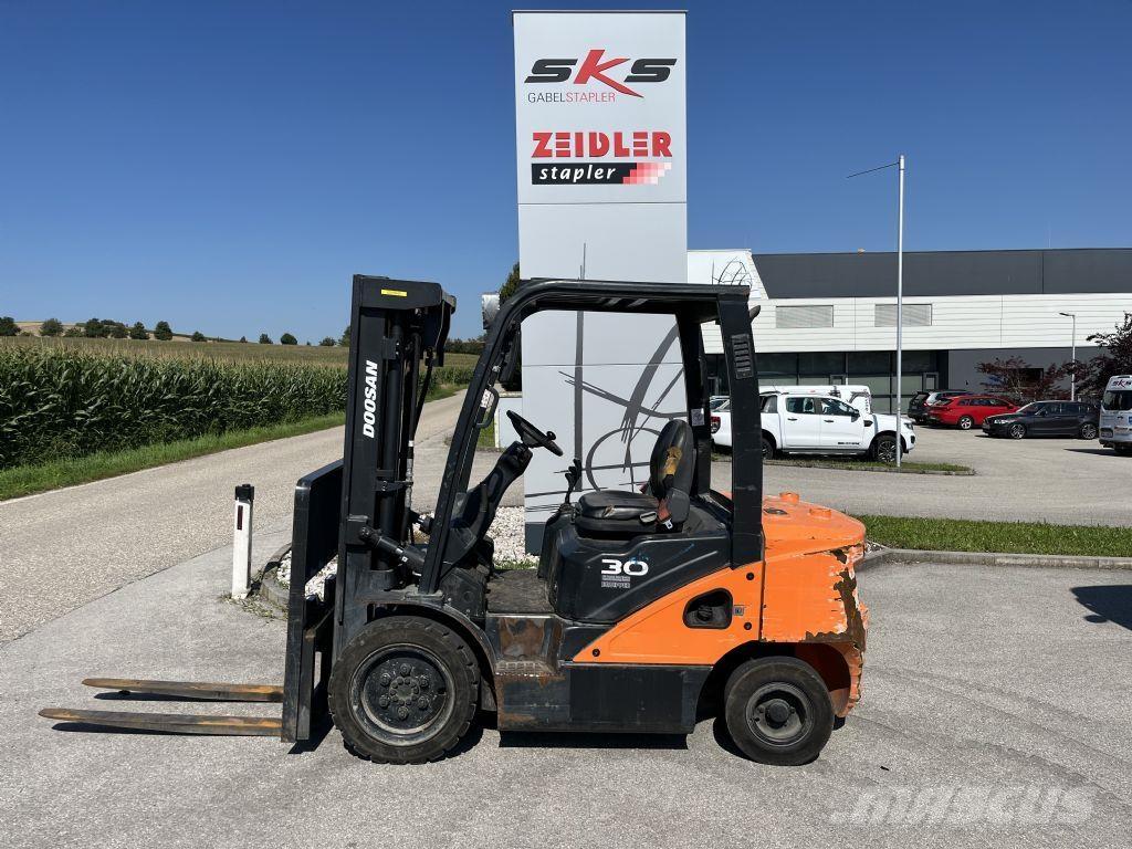 Doosan D30S-7 디젤 지게차