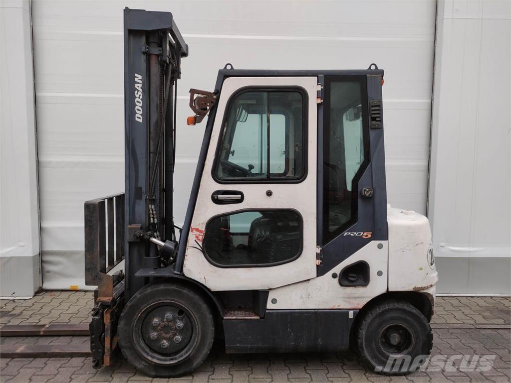 Doosan D25S-5 디젤 지게차