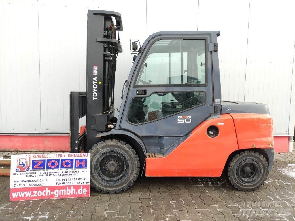Toyota 40-8FD50N 디젤 지게차