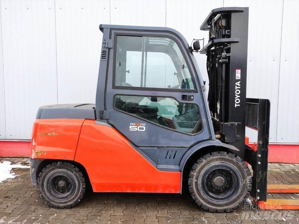 Toyota 40-8FD50N 디젤 지게차