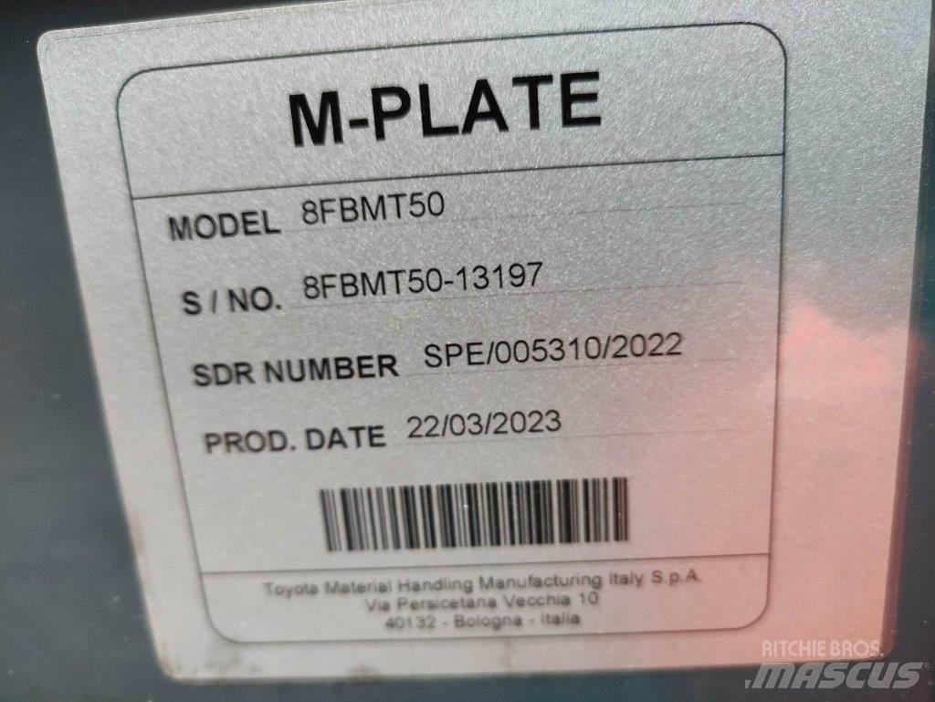 Toyota 8FBMT50 전동 지게차