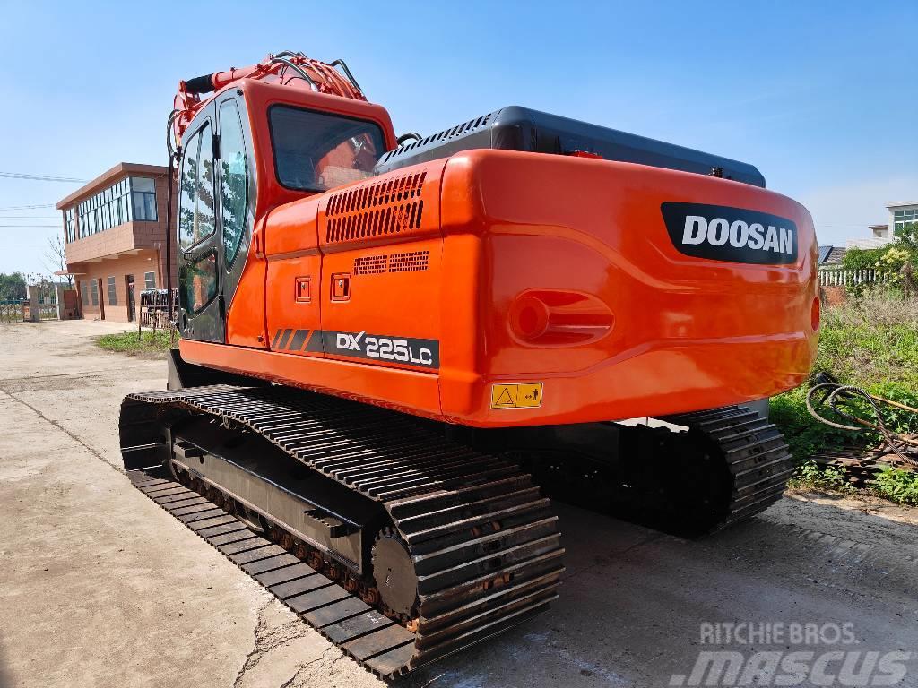 Doosan DX 225 LC 대형 굴삭기 29톤 이상