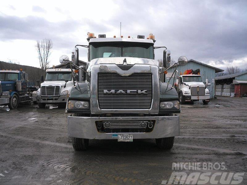 Mack Titan TD 713 훅 리프트 트럭