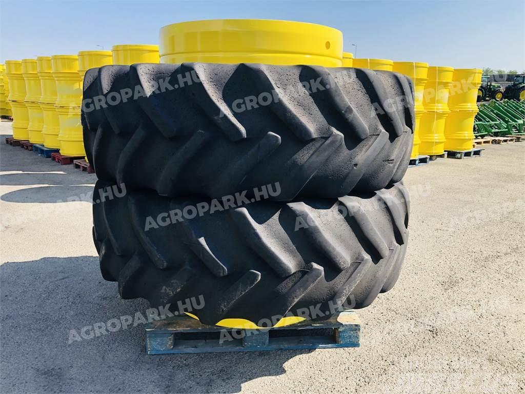  twin wheel set with Goodyear 620/70R42 tires 이중 바퀴