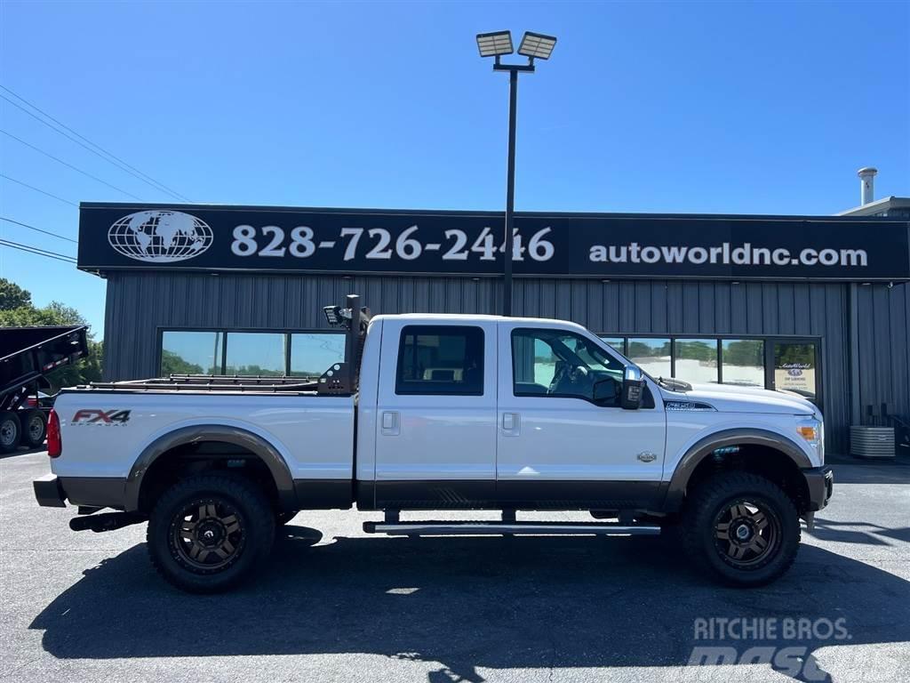Ford F-350 SD King Ranch Crew Cab 4WD 픽업/드롭사이드