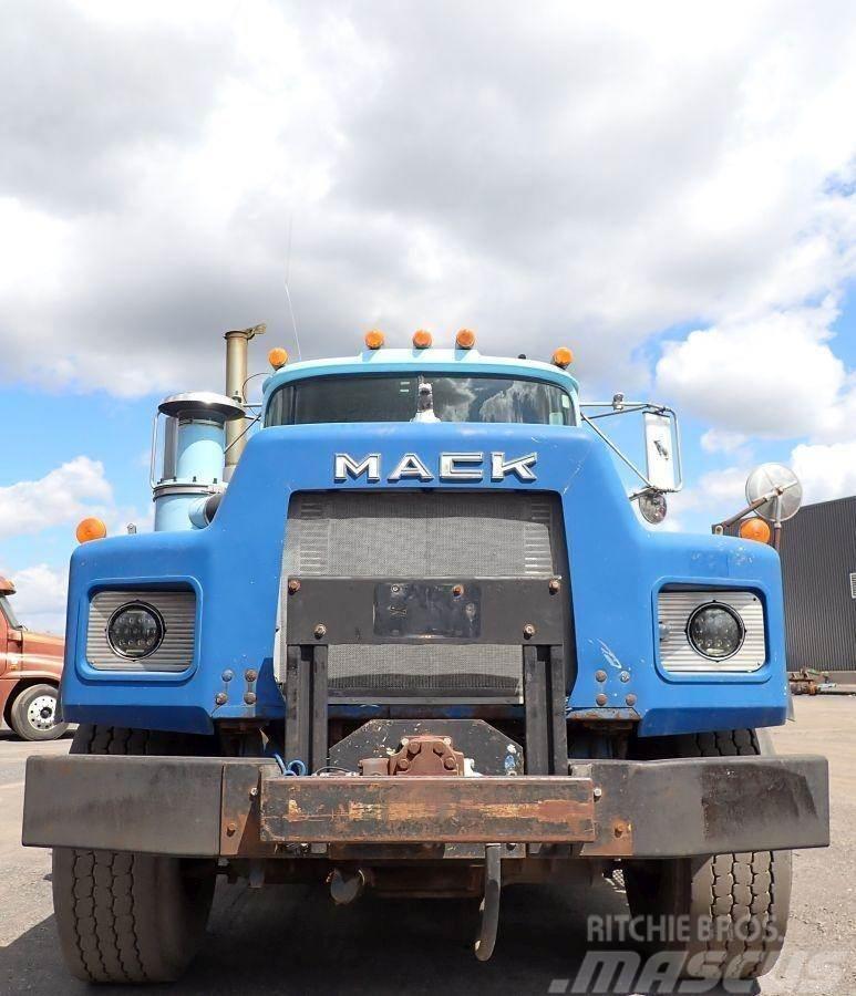 Mack RB688S 훅 리프트 트럭