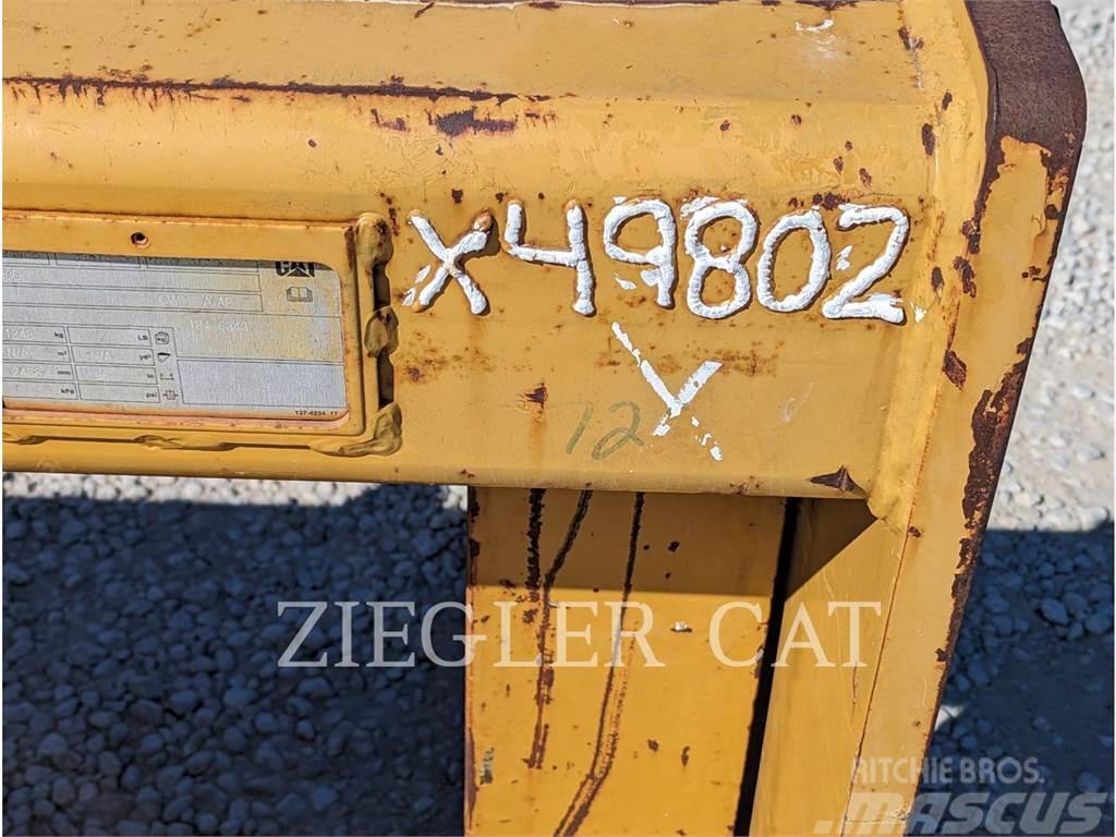 CAT 953 TRACK TYPE LOADER FORK PIN ON 72 지게차