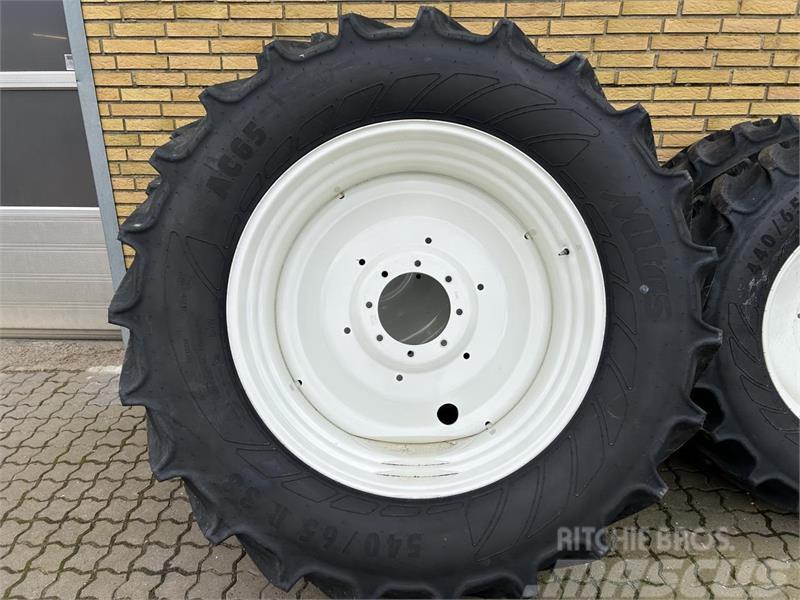 New Holland 440/65R28+540/65R38 타이어, 휠 및 림